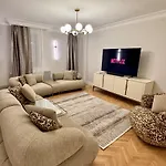 Brand New Premium Center 7star 4bedroom Apartmán
