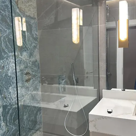 Apartment Brand New Premium Center 7star 4bedroom *