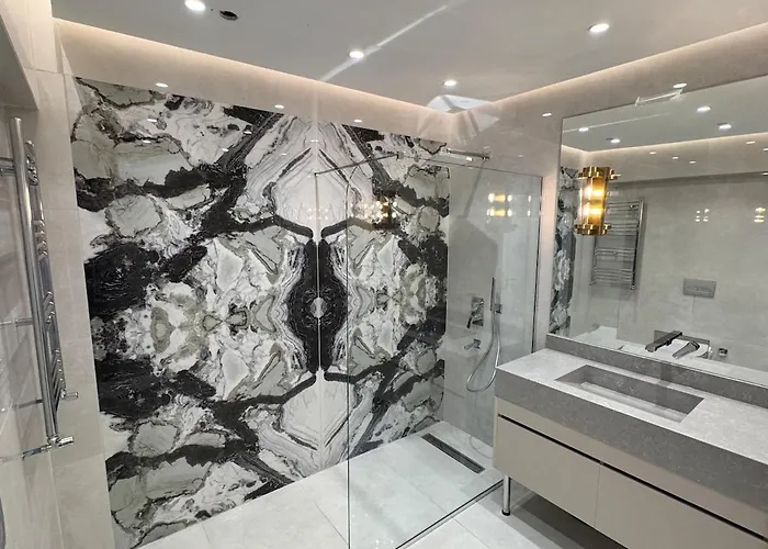 Brand New Premium Center 7star 4bedroom Apartment *