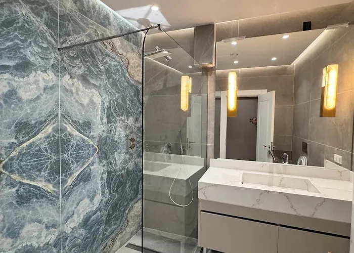 Brand New Premium Center 7star 4bedroom *